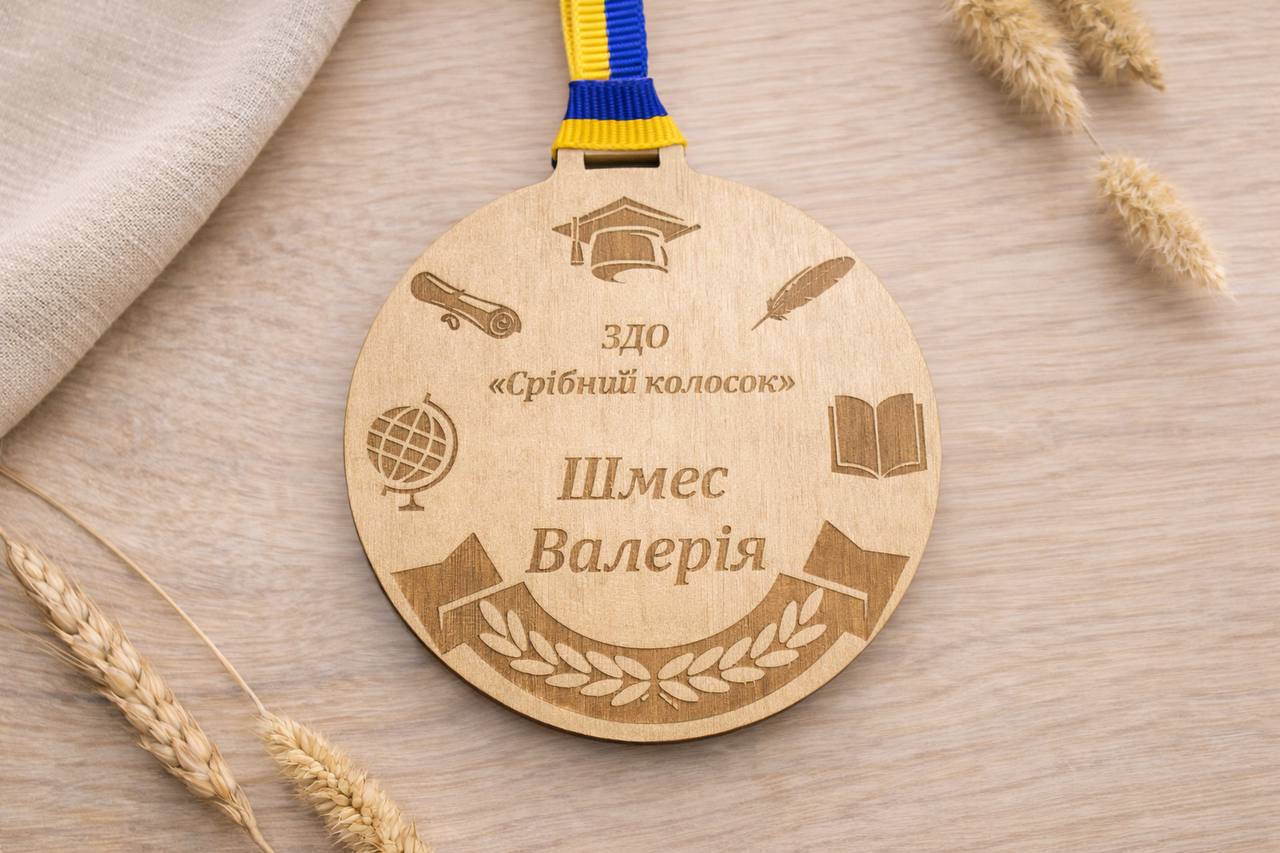 Graduation medal with ribbon 80×80 mm (2)