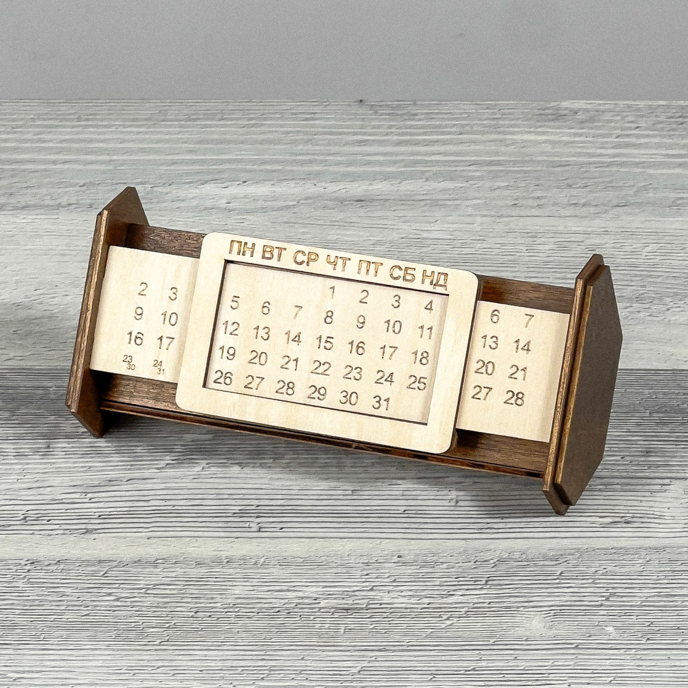 Desk organizer with calendar