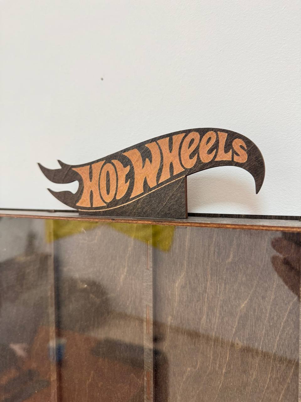 Hot Wheels blister display garage, Wenge