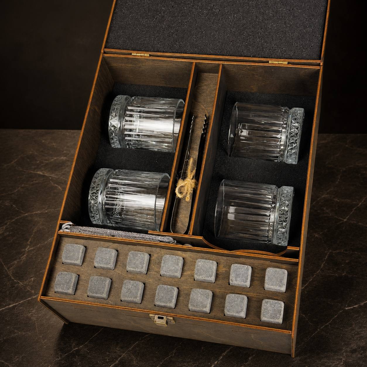 Whisky stones gift set for 4 glasses — Diamond (large)