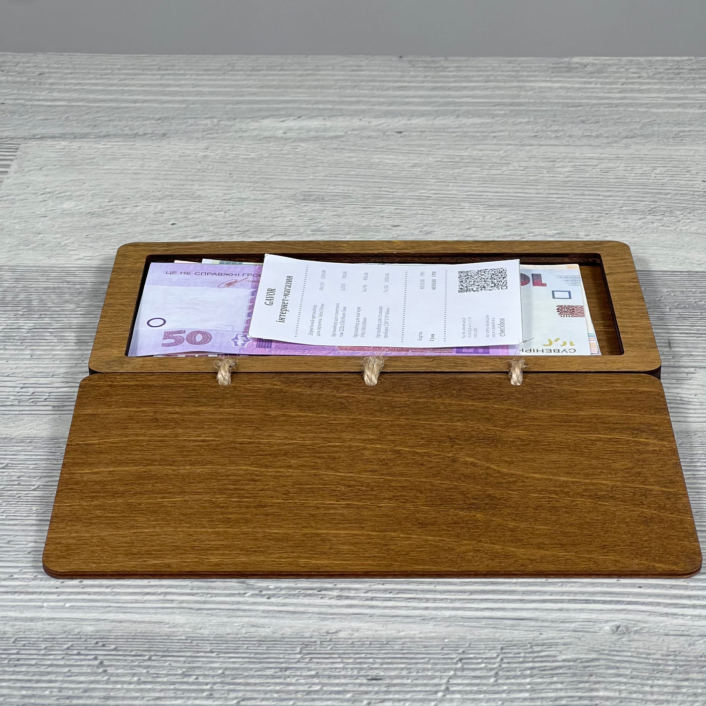 Wooden check presenter 195×110 mm, Wenge
