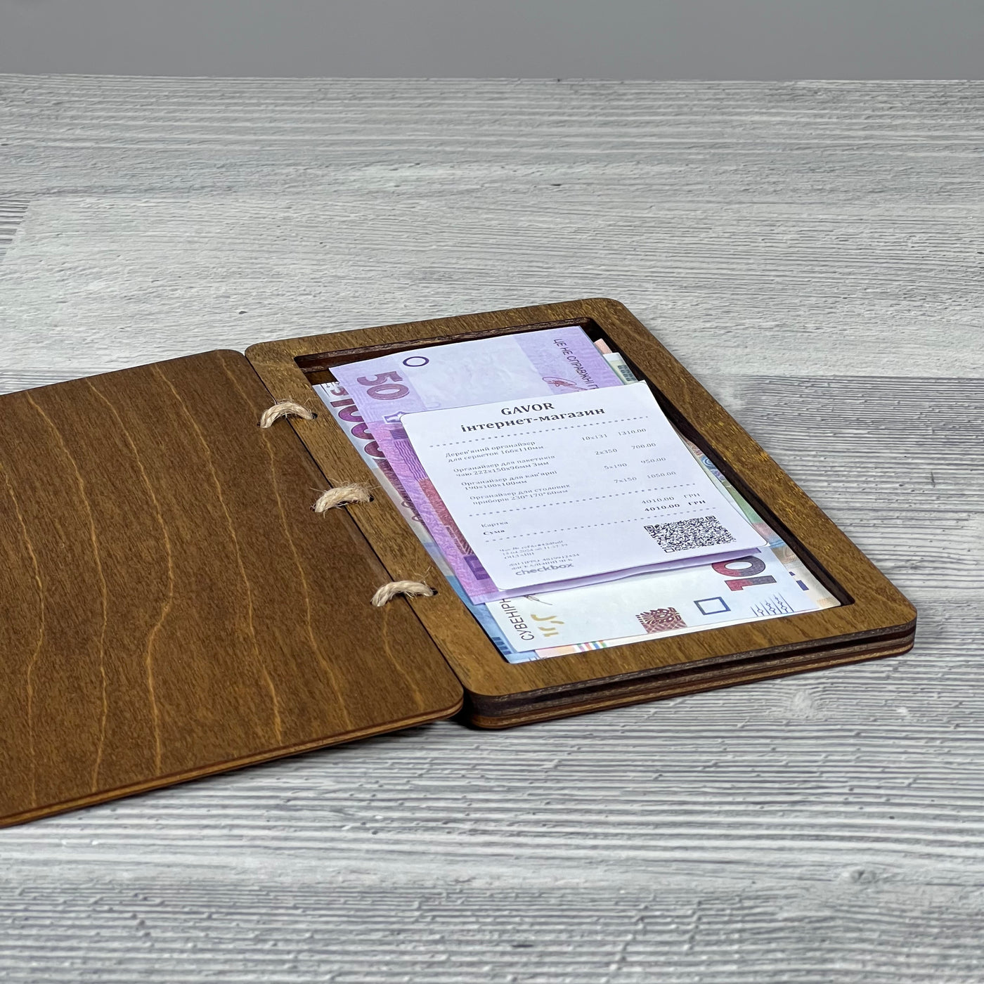 Wooden check presenter 195×110 mm, Wenge