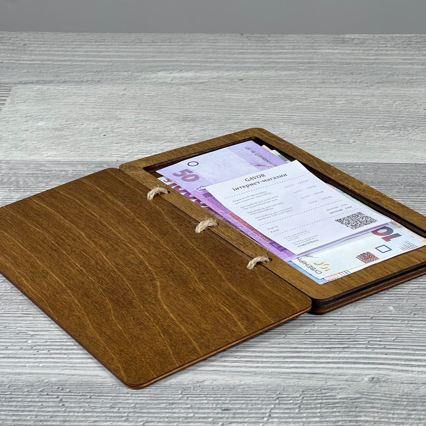 Wooden check presenter 195×110 mm, Wenge