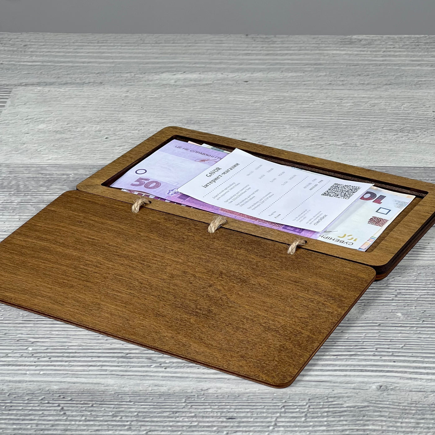 Wooden check presenter 195×110 mm, Wenge